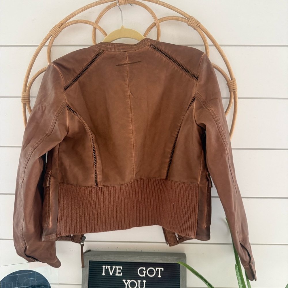 Women's Brown Leather Jacket - Picture 10 of 14